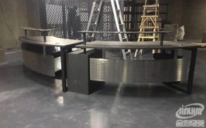 学生疑似用凳子砸中同学后脑！当地通报：被打学生身体无碍打人已被劝退